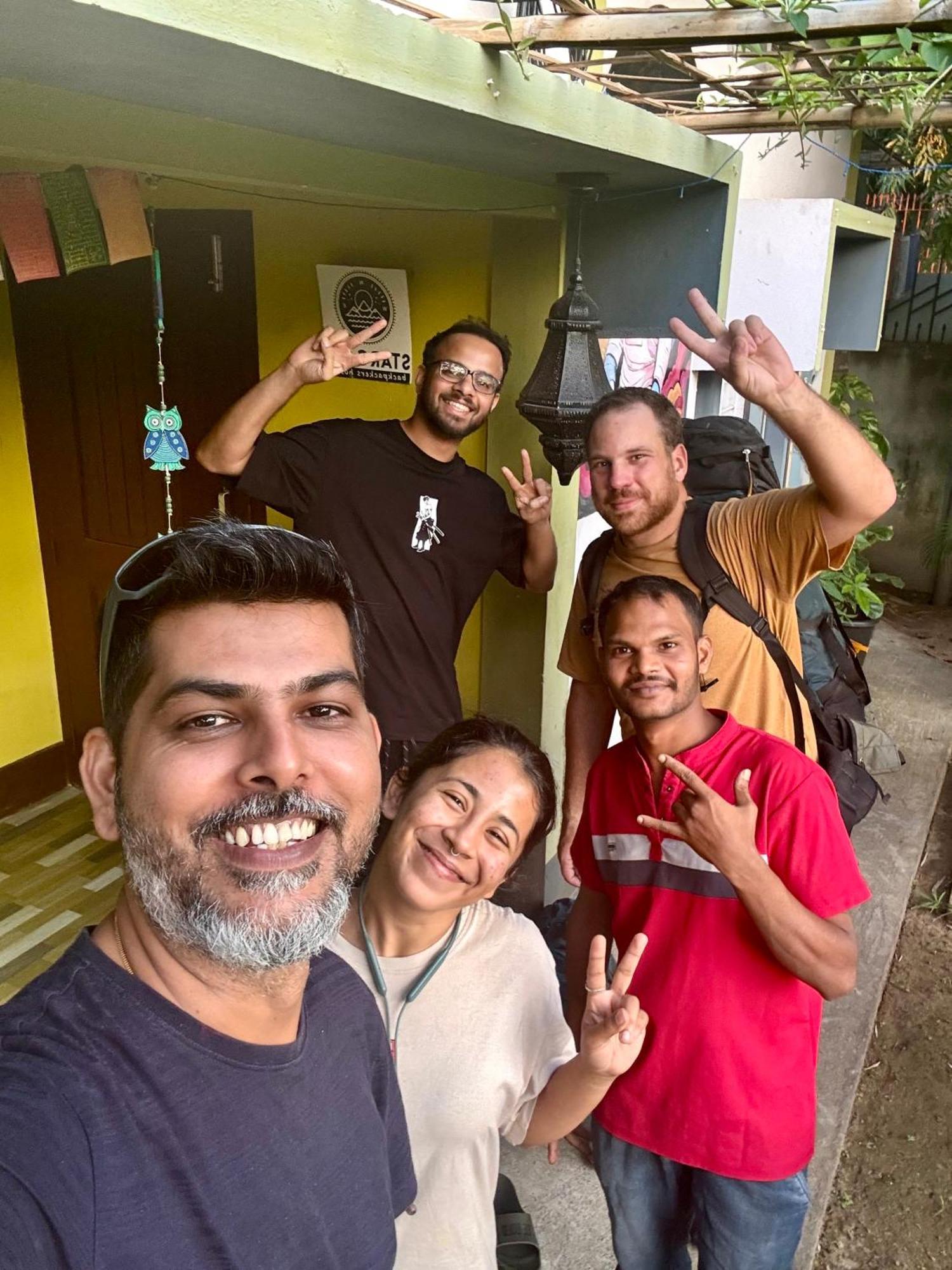 Stargaze Backpackers Hostel Guwahati Ngoại thất bức ảnh